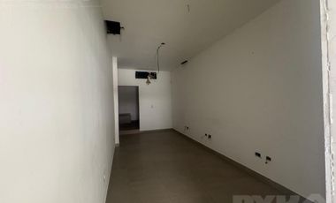 Local en Plaza Comercial sobre Av Las Americas
