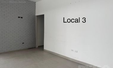 Local en Plaza Comercial sobre Av Las Americas