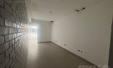 Local en Plaza Comercial sobre Av Las Americas