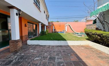 Casa en renta para Franquicias con dos frentes, en Av. Teopanzolco Cuernavaca Morelos