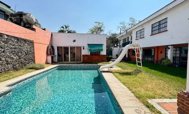 Casa en renta para Franquicias con dos frentes, en Av. Teopanzolco Cuernavaca Morelos