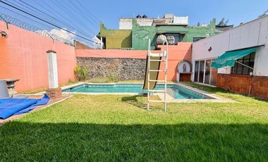 Casa en renta para Franquicias con dos frentes, en Av. Teopanzolco Cuernavaca Morelos