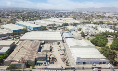 Renta de Bodega con oficinas en Parque Industrial, Tultitlán