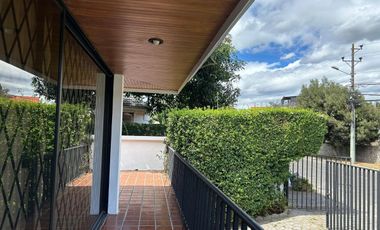 Arriendo casa en Jacaranda  cerca al club