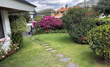 Arriendo casa en Jacaranda  cerca al club