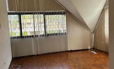 Arriendo casa en Jacaranda  cerca al club