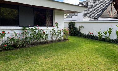 Arriendo casa en Jacaranda  cerca al club