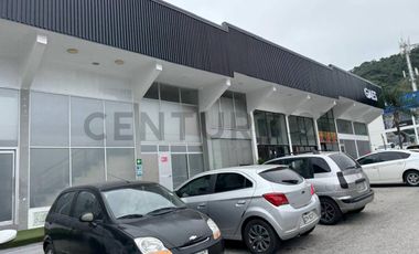 Alquiler Locales Comerciales Frente al Riocentro Ceibos.