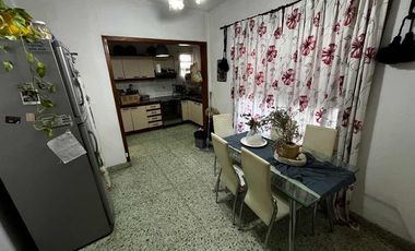 Casa PH en venta en Barrio Parque