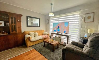 Casa en Venta en Av Farellones, 1710 Jardines del sol II(