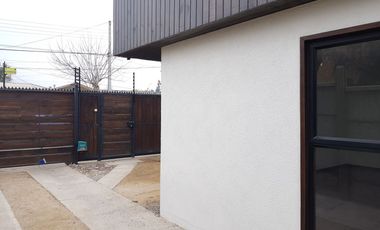 Venta de casa de 132 m2. c/u, estilo moderno, zona residencial  de adultos mayores, Quillota.