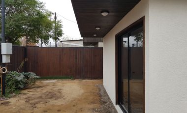 Venta de casa de 132 m2. c/u, estilo moderno, zona residencial  de adultos mayores, Quillota.