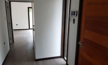 Venta de casa de 132 m2. c/u, estilo moderno, zona residencial  de adultos mayores, Quillota.