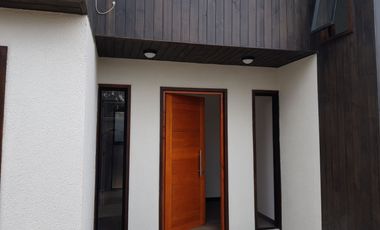 Venta de casa de 132 m2. c/u, estilo moderno, zona residencial  de adultos mayores, Quillota.