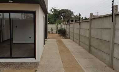 Venta de casa de 132 m2. c/u, estilo moderno, zona residencial  de adultos mayores, Quillota.
