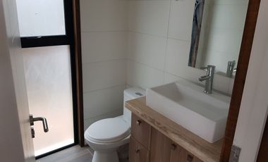 Venta de casa de 132 m2. c/u, estilo moderno, zona residencial  de adultos mayores, Quillota.