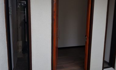 Venta de casa de 132 m2. c/u, estilo moderno, zona residencial  de adultos mayores, Quillota.