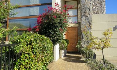 Casa en El Venado con amplio jardín