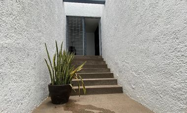 Consultorio con preparación para odontología en renta