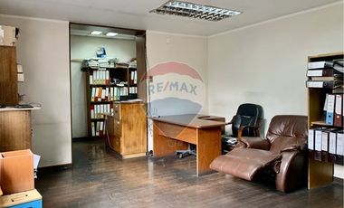 Oficina en Providencia: Clásica y Moderna