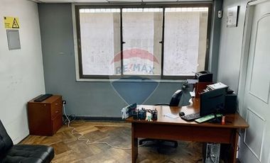 Oficina en Providencia: Clásica y Moderna