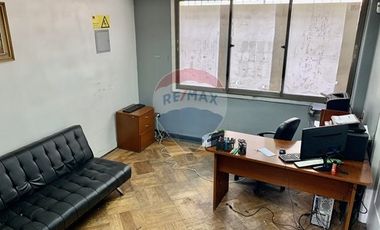 Oficina en Providencia: Clásica y Moderna