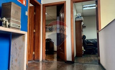 Oficina en Providencia: Clásica y Moderna