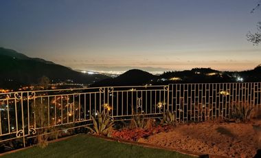 Casa con vista panorámica  sector Arrayán