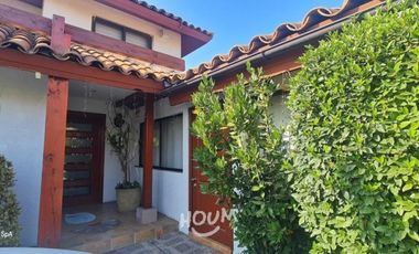 LINDA Y CÓMODA CASA EN PEÑALOLÉN CON PISCINA