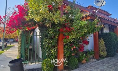 LINDA Y CÓMODA CASA EN PEÑALOLÉN CON PISCINA