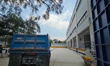 Bodega 500m2 en Constituyentes Observatorio con acceso a trailer y camionetas