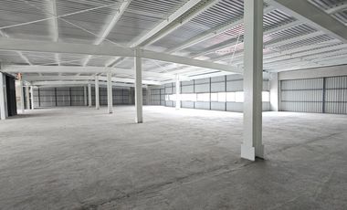 Bodega 500m2 en Constituyentes Observatorio con acceso a trailer y camionetas