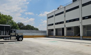Bodega 500m2 en Constituyentes Observatorio con acceso a trailer y camionetas