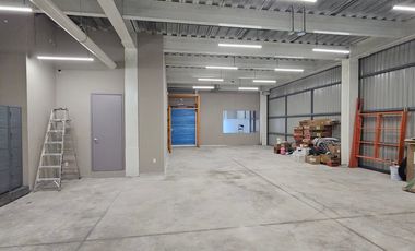 Bodega 500m2 en Constituyentes Observatorio con acceso a trailer y camionetas