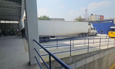 Bodega 1100m2 con acceso a trailer y camionetas en Santa Fe