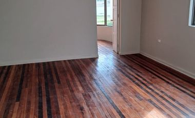 A DOS CUADRAS DE LA PLAZA Y A UNA DE LA MUNICIPALIDAD