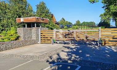 PARCELA EN CONDOMINIO CON ORILLA DE RÍO A 3KM DE PTO. VARAS