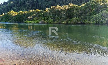 PARCELA EN CONDOMINIO CON ORILLA DE RÍO A 3KM DE PTO. VARAS