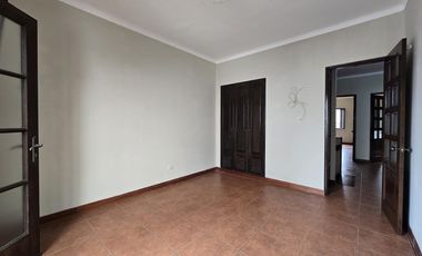 ALQUILO CASA EN SAN ISIDRO