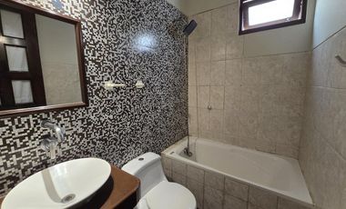 ALQUILO CASA EN SAN ISIDRO