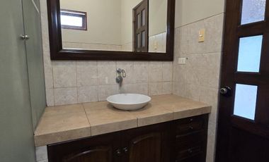 ALQUILO CASA EN SAN ISIDRO