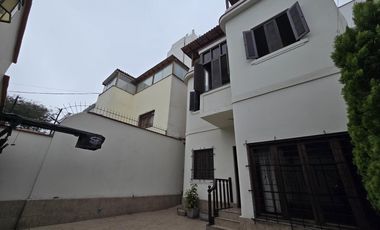 ALQUILO CASA EN SAN ISIDRO
