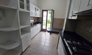 ALQUILO CASA EN SAN ISIDRO