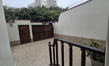 ALQUILO CASA EN SAN ISIDRO