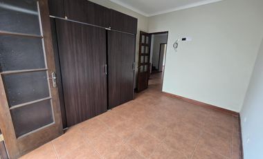 ALQUILO CASA EN SAN ISIDRO