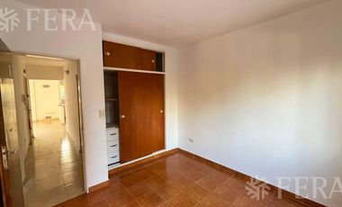 Alquiler departamento 3 ambientes con balcón en Wilde