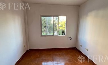 Alquiler departamento 3 ambientes con balcón en Wilde