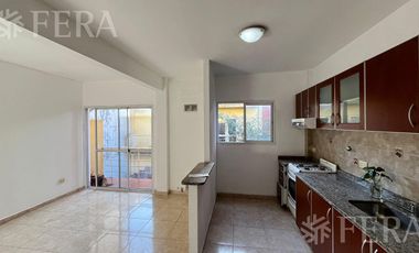 Alquiler departamento 3 ambientes con balcón en Wilde