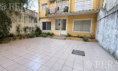 Alquiler departamento 3 ambientes con balcón en Wilde