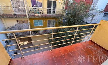 Alquiler departamento 3 ambientes con balcón en Wilde